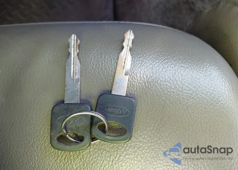 1997 Ford F-150 Lariat/Xl/Xlt from USA, damaged, VIN 1FTDX18W0VNB48347